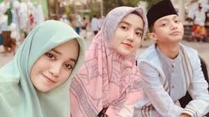 Maybe you would like to learn more about one of these? Profil Pemeran Film The Santri Wirda Mansur Veve Zulfikar Dan Gus Azmi Laman 3 Dari 3 Santri Milenial