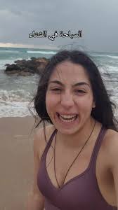 السباحة في الشتاء تحت المطر