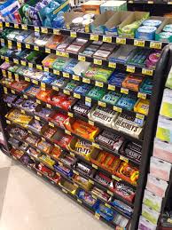 We Wish Harris Teeter Would Offer Healthy Options At Checkout Like Fresh Fruit And Nuts Harris T Loja De Conveniencia Interiores De Lojas Expositor De Vidro