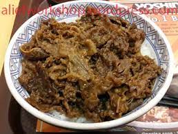 Spesialisasi nya sih beef bowl, macam donburi, nasi dengan topping lauk. Yoshinoya Restoran Gyudon No 1 Dari Jepang Alief Workshop