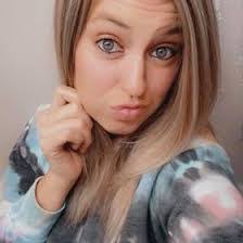 Ariel Berry's Instagram, Twitter & Facebook