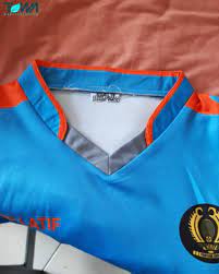 Berdasarkan model lubang leher, kaos juga dibagi menjadi beberapa jenis, yaitu: Desain Jersey V Neck Kombinasi Untuk Olahraga Tenis Pelti Kolaka Towa Konveksi Produksi Kaos Oblong Kaos Kerah Poloshirt Kemeja Seragam Kerja Kaos Promosi Event Baju Kaos Partai Jaket Sweater