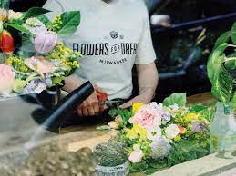 Locally crafted flowers for fair and honest prices with hand delivery in milwaukee and service to all of southeast. Flowers For Dreams Hosting Bouquet Making Workshops Greenfield Wi Patch