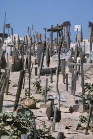 Saint Louis Du Senegal Le Cimetiere Des Pecheurs Lebou Dans Le Quartier De Guet Ndar Cimetiere Saint Louis Afrique