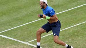 Der italienische tennisspieler matteo berrettini (*12. Stuttgart Berrettini Holt Titel Gegen Auger Aliassime