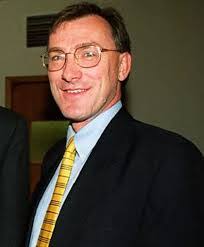 Robin Cull's Instagram, Twitter & Facebook