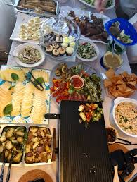 It's easy to prepare, endlessly adaptable, perfect for big social gatherings, and will leave all of your guests feeling full and happy. Easy Breezy Raclette Party He And She On Wine