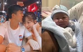 Phan văn đức đồng ý ký hợp đồng mới có thời hạn 3 năm với đội bóng quê nhà sông lam nghệ an. Vá»£ Sinh Con Gai Phan VÄƒn Ä'á»©c Háº¡nh Phuc Lam Bá»'