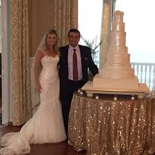 Buddy From The Cake Boss Showing Bride Nikki Her Beautiful Wedding Cake Mallard Island Yacht Club N Wedding Dresses Lace Wedding Dresses Mermaid Wedding Dress