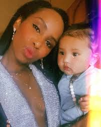 Soon to be big sis 🤍