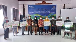 Bagaimana cara membuat rancangan baliho? Tapanuli