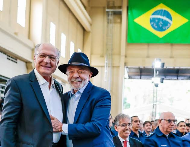El vicepresidente de Brasil cuestionó a Milei y dijo que sus ataques  