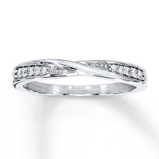 This Wedding Band For Her Features A Twist Of 10k White Gold At The Center With Round Diamonds Ascending Wedding Ring Bands Diamond Wedding Bands Wedding Rings