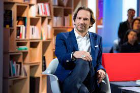 Une histoire d'amour, dévoilée au grand jour, et qui comble toujours de bonheur françois busnel, comme il l'expliquait dans thé ou café en 2018. Francois Busnel Tout Sur Le Presentateur De La Grande Librairie