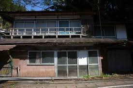 Kaufen von einem haus ist eine ideale lösung für alle, die einen sicheren job, genug einkommen und einen wunsch haben, lange am gleichen ort zu leben. Millionen Hauser In Japan Stehen Leer Und Werden Von Ihren Besitzern Verschenkt Business Insider