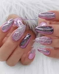 A color that we like because it is related to romanticism, so it is an ideal tone to decorate your nails this 2018 for special occasions such as a wedding or if you have for example a special date such as valentine's day. Best Glitter Nail Designs 2019