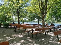 The seehaus restaurant in the english garden munich, is considered island of the blessed due to the park was given the name english garden (englischer garten) because it was not laid out as a. Biergarten Seehaus Im Englischer Garten Endlos Langer Sonnengenuss