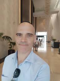 לפני שנים סגרתי חברה שהקמתי. :-( עשינו מלא טעויות. לא הצלחנו להרים אותה  וסגרנו. אני לא מצטער על כלום. ואם היה משהו שהייתי צריך להצטער עליו הוא שלא  סגרנו שנה קודם. תדעו