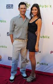 Jeffrey Donovan Michelle Woods Engaged In Aug 2011 Married Since Aug 2012 Jeffrey Donovan Celebrity Couples Donovan