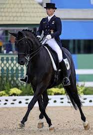 2 i n the world, scored 80.717% for the top individual score. Isabell Werth On Weihegold Photo Dpa Dressurpferde Pferde Pferd Und Reiter