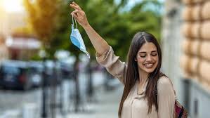 La decisione di renderla obbligatoria all'aperto serve principalmente ad aumentare la consapevolezza nella popolazione, per far capire è quindi, perché è importante indossare le mascherine all'aperto? B 9xqeigpnovim