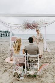 Heiraten An Der Ostsee Tipps Ideen Fur Eine Boho Strandhochzeit Mit Beach Chic Strand Hochzeit Brautigam Strandhochzeit Heiraten An Der Ostsee