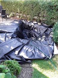 Ende Juli Folie Ausgelegt Sehr Gute Qualitat Und Starke Gewahlt Das Auslegen Der Dicken Und Auch Sehr Schweren 2 Mm Folie Ging Teichfolien Gartenteich Teich