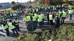 Mardi 4 décembre, edouard philippe s'est exprimé dans un bref enfin, les gilets jaunes demandent la fin des régimes spéciaux et que le calcul des retraites soit identique pour tous. Caudry Les Gilets Jaunes Reviennent Aux Sources Samedi 12 Septembre Sur Le Rond Point De La Dentelle