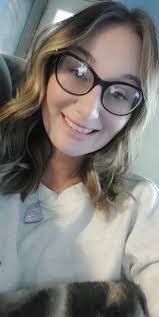 Samantha Essig's Instagram, Twitter & Facebook