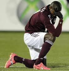 Scroll down to see tim tebow's gq photos. Tim Tebow Four High School Pupils In Tebowing Row After Being Suspended For Joining Copycat Craze Daily Mail Online