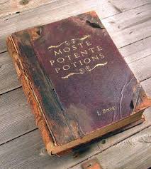 Pin Van Laura Sillva Op Boeken Boekwinkels Bibliotheken Schrijvers Oude Boeken Harry Potter Knutselen Boek Maken