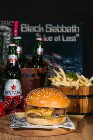 Penggabungan dua konsep yang berbeda ini bisa dibilang unik. Mengenal Tokoh Bisnis Muda Abdul Gofar Hilman A K A Pergijauh For Your Information