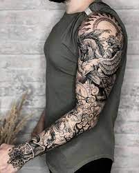Hình xăm chữ phù hợp với cả nam giới lẫn nữ giới và có thể xăm ở nhiều vị trí khác nhau trên cơ thể như cánh tay, bắp tay, mạn sườn, eo, vai… các kiểu chữ phổ biến nhất là thư pháp, script, font celtic, graffiti, đánh máy… Hinh XÄƒm Canh Tay Nghá»‡ Thuáº­t Cho Nam Giá»›i