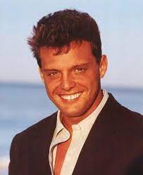 Actualmente la joven es una modelo de talla internacional; Pin De Romi Arredondo En Luis Miguel Luis Miguel Joven Y Luis Miguel Luis Miguel Fotos