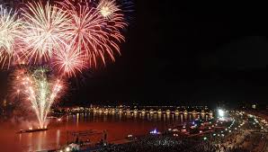 Sunday 15 august 2021 at 10 pm. Gironde Ou Voir Le Feu D Artifice Du 15 Aout Vivre Bordeaux