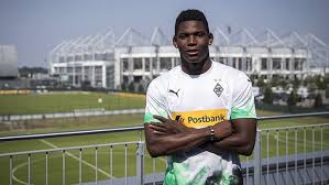 Embolo wurde 1997 in der kamerunischen hauptstadt yaoundé geboren. Wechsel Fix Embolo Stosst Zur Schweizer Borussia
