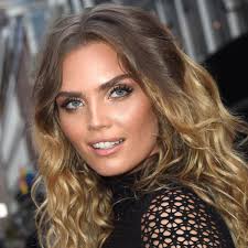 Kim gekiekt in niemendalletje, Chantal gaat voor roze lokken