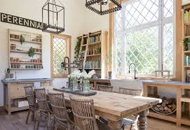 Chip And Joanna Gaines Farmhouse Garden Photos Fixer Upper Gaines Family Garden Project In 2020 Joanna Gaines Dining Room Joanna Gaines Farmhouse Dining Room Wall Decor