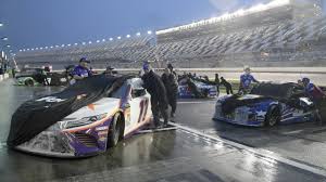 Fox and fox sports 1 will televise nascar races during the first four months of the cup series schedule, through the as is the case for all the cup series races on fox this season, mike joy will call the race along with analysts jeff gordon, clint bowyer and larry. The Latest Rain Postpones Nascar Race At Daytona A Day