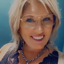 Hockey mom's post highlights 'broom closet' for girls change room