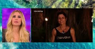 She has been married to werner perathoner since october 15, 2006. Isola Dei Famosi A Splendid Speech Made Live Isolde Kostner Thrills Fans Long Live Women Ruetir