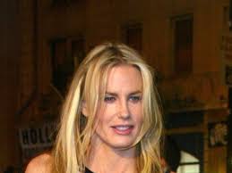 La vida actual de Daryl Hannah, actriz de 'Splash', con su marido Neil  Youg, en una granja