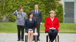 În după amiaza aceleiaşi zile, preşedintele maia sandu va avea o discuţie cu cancelarul german, doamna angela merkel. Pm Maia Sandu In Official Meeting With German Chancellor Angela Merkel Publika Md Aici Sunt È™tirile