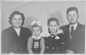 If it could help at least one person, francia said, she felt that her work was done. Arrol Nem Is Almodtunk Hogy Anya Emberek Millioin Fog Segiteni Szuletesnapi Portre Kariko Katalinrol Wmn