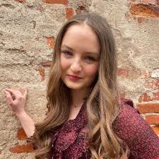 Isabella Rosenberg's Instagram, Twitter & Facebook