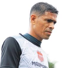 Asustado! La razón por la que Juan Pablo Montes abandonó la cancha ante  Olimpia