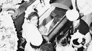 Nearly fifty years passed between the 1955 murder of emmett till and its first public commemoration in the mississippi delta. This Picture Of Students With Guns At Emmett Till Memorial Went Viral Now People Are Having Conversations About Racism Fortheculture Wusa9 Com