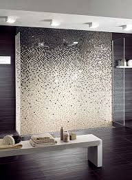 The designer used a cararra porcelain tile with mosaic accents and traditionally styled plumbing fixtures from the kohler artifacts collection to achieve the look. Modern Mosaic Tile Backsplash Mosaic Tile Backsplash Bathroom Modern Mosaic Bat Salle De Bain Design Conceptions De Carrelage Salle De Bains Idee Salle De Bain