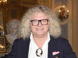Le célèbre acheteur d'affaire conclue a annoncé que son. Pierre Jean Chalencon Il Appelle A L Aide Brigitte Macron La Premiere Dame Passe A L Action