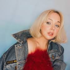 Beth Mills's Instagram, Twitter & Facebook